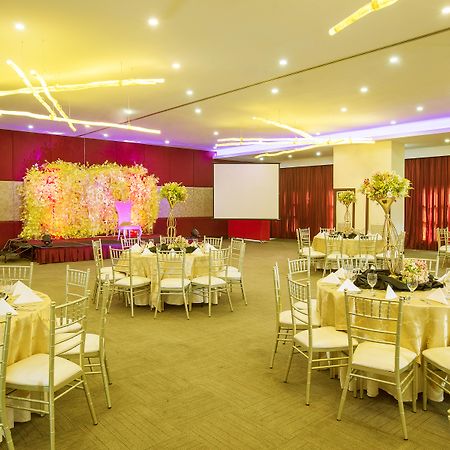Golden Prince Hotel & Suites Cebu Екстер'єр фото
